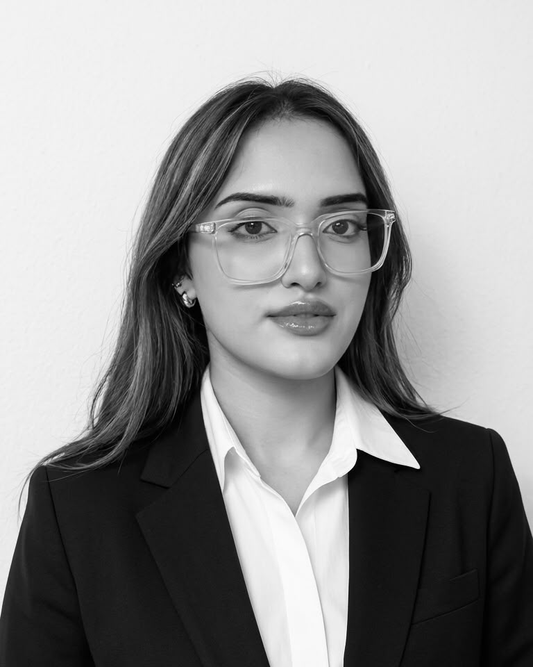 An international legal team with UK and U.S. legal backgrounds, providing strategic immigration solutions for professionals, students, entrepreneurs, and families.